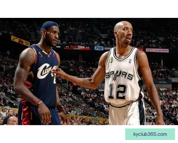 东契奇模仿詹姆斯晒打高尔夫动态 展现休闲时光与运动魅力